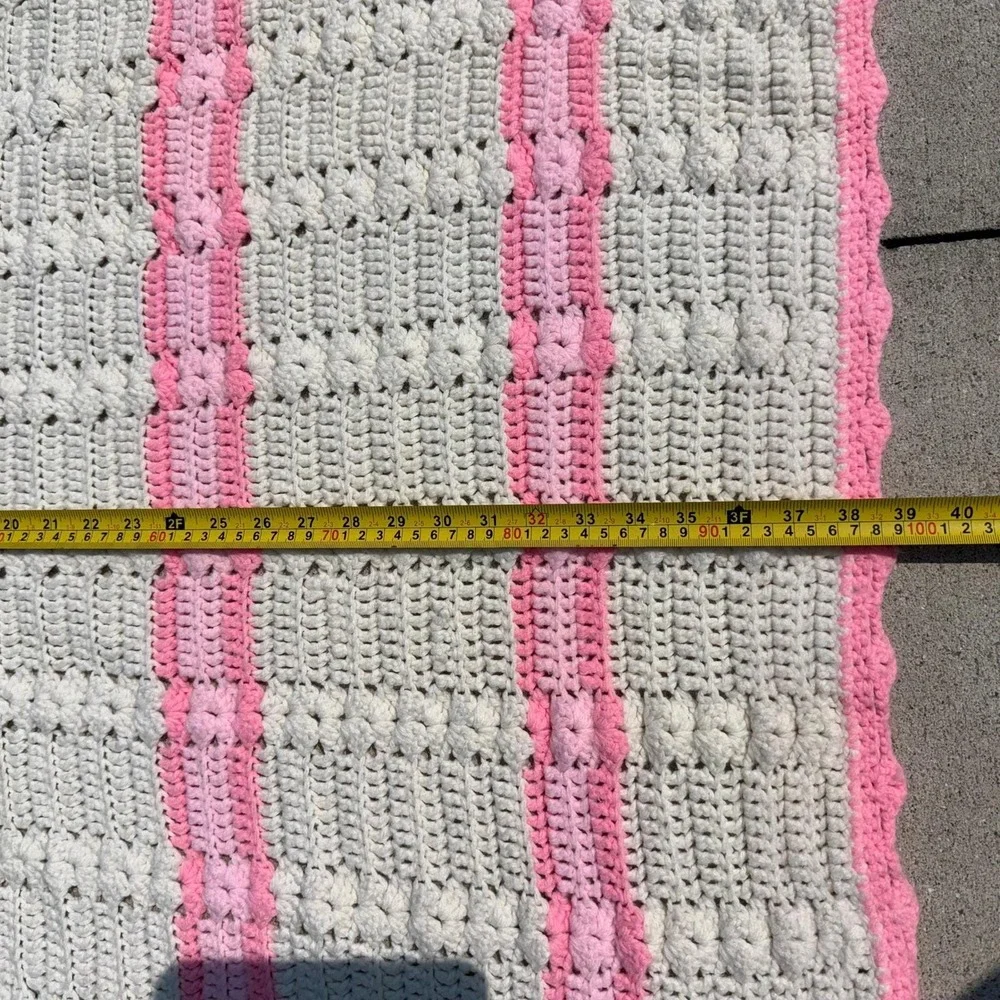 Vintage Handmade Crochet Baby Blanket Cream Pink Popcorn Stitch Scalloped Edge